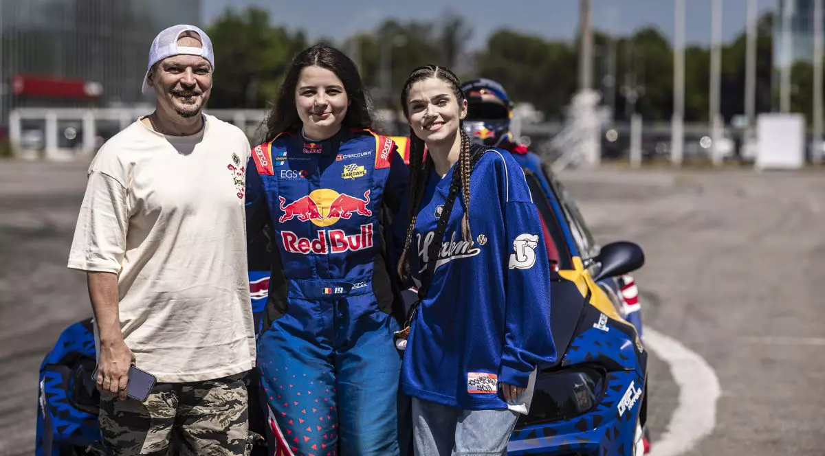 Puya și Theo Rose, alături de Natalia Iocsak