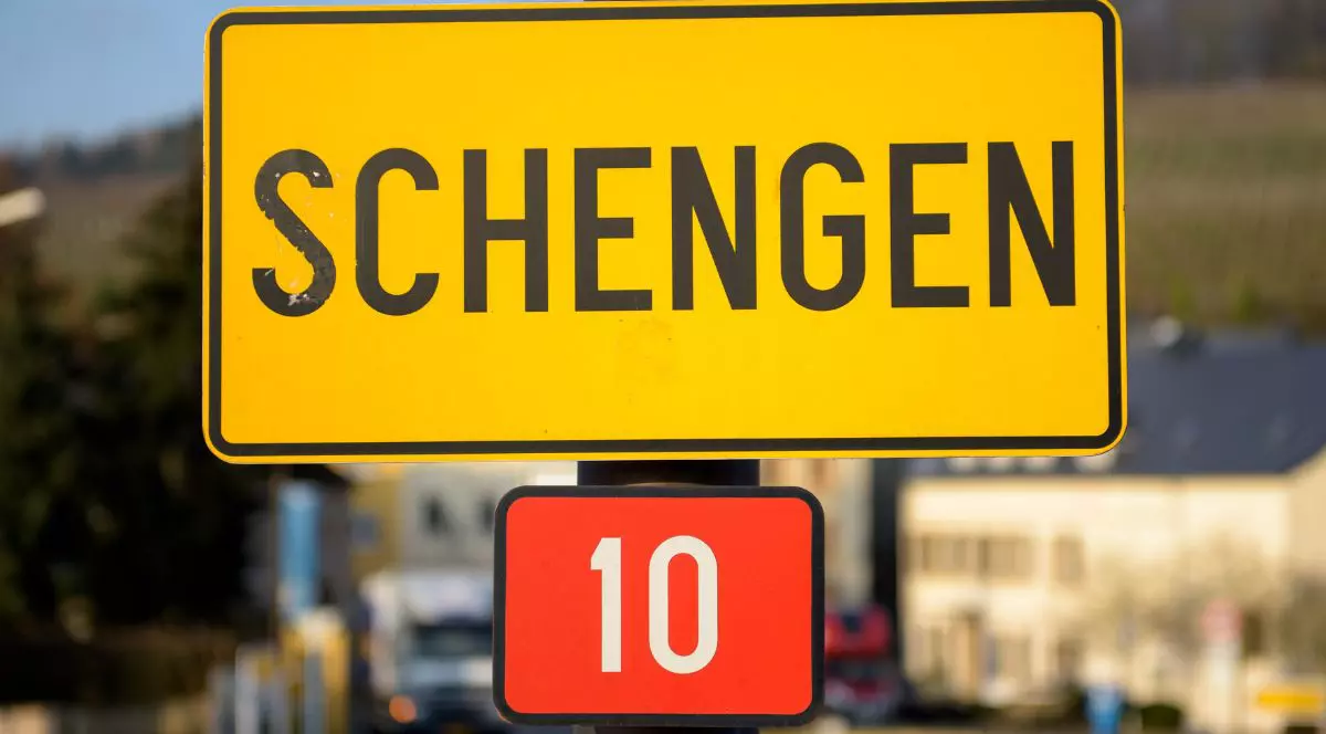 semn de circulație spațiul Schengen - Suedia suspendă spațiul Schengen până la toamnă