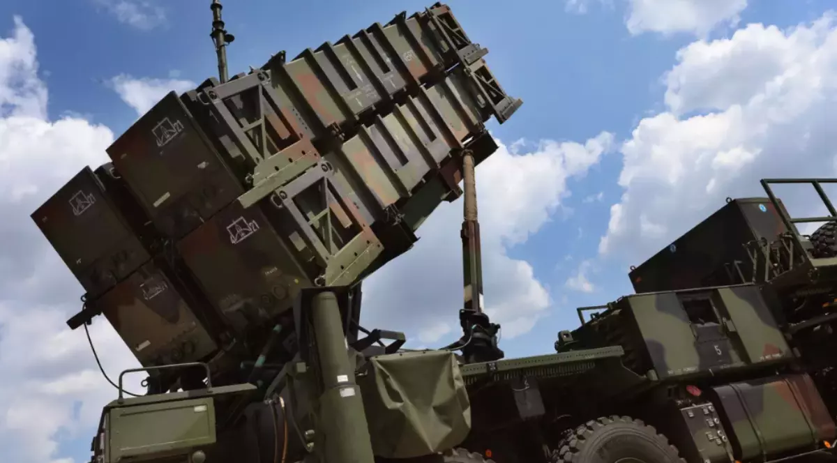În imagine este ilustrat un sistem de apărare aeriană Patriot