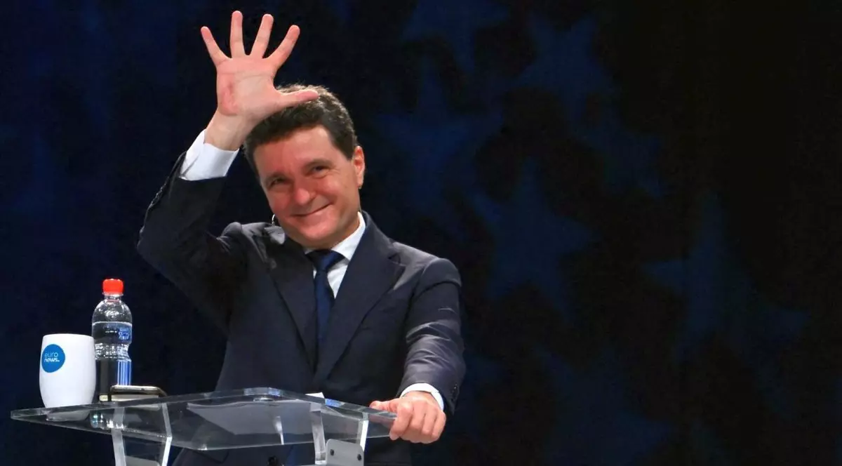 Nicușor Dan a devenit președintele României după ce la alegerile prezidențiale din 18 mai a obţinut 53,6% dintre voturi, iar contracandidatul său, George Simion, 46,4%