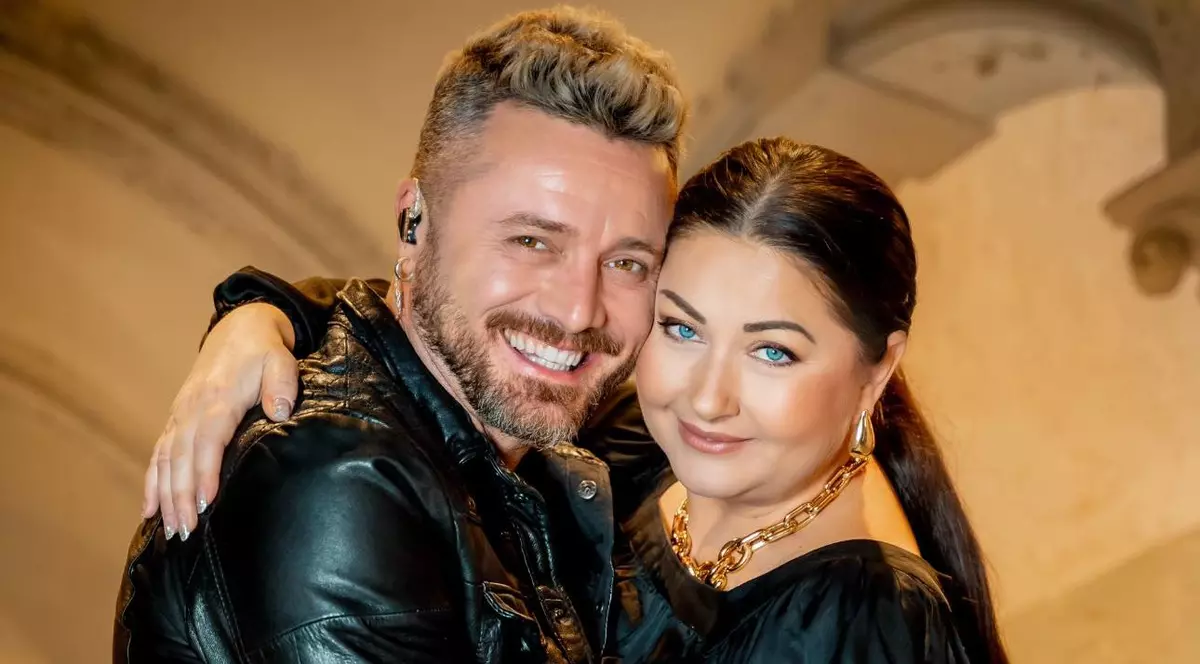 Obiectele norocoase pe care Tavi Clonda le-a luat la „Tempting Fortune România”. „Pe o parte suntem noi doi și pe o parte sunt fetele”