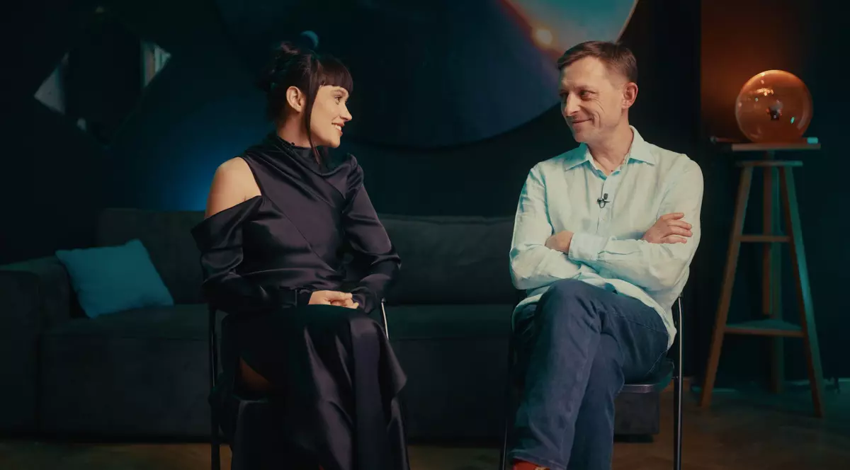 IQOS lansează o platformă experiențială inovatoare în colaborare cu Irina Rimes și Roman Tolici