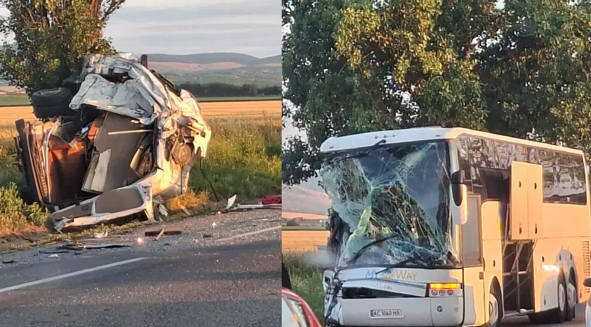 Microbuz distrus într-un accident/Autocar alb, cu numere de Ucraina, cu parbrizul spart, în urma unui accident rutier