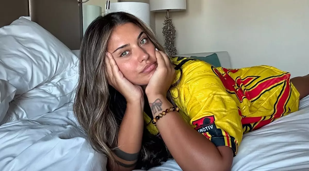 Imagini cu Antonia și cei trei copii din vacanța în Grecia. Artista a făcut furori în costum de baie