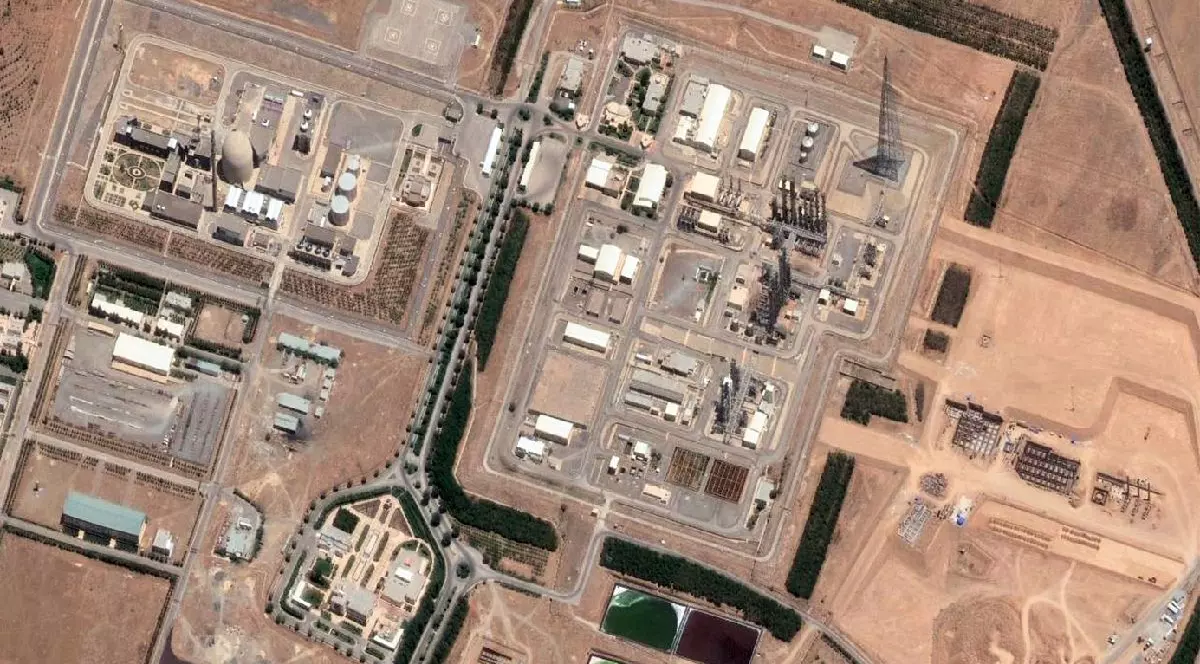 Această imagine din satelit furnizată de Maxar Technologies arată o instalație nucleară iraniană din Arak, în centrul Iranului, pe 14 iunie 2025, după ce a fost lovită de atacuri israeliene.