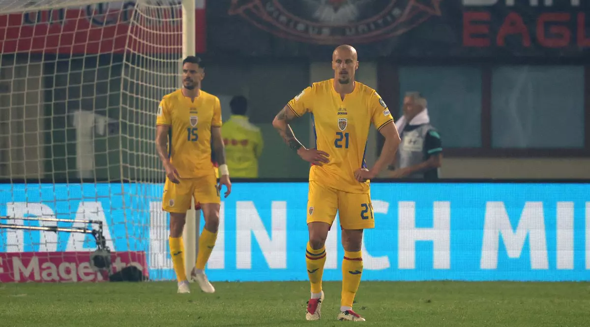 Vlad Chiricheș, după ce România a încasat golul de 2-0 în meciul cu Austria, cu mâinile în șold