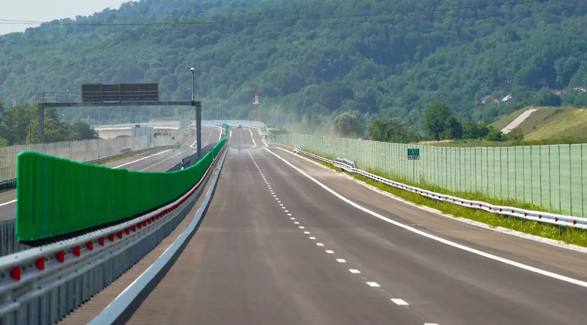 Imagine cu o autostradă din România