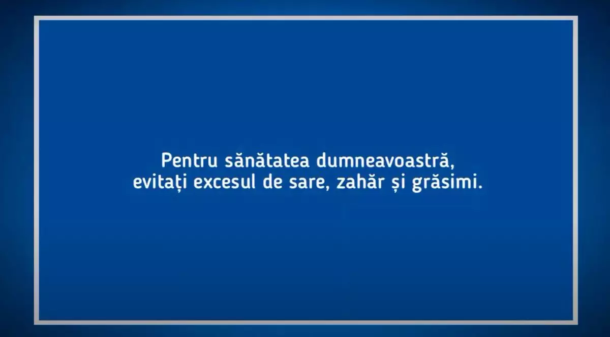mesajul „Pentru sănătatea dumneavoastră, evitați excesul de sare, zahăr și grăsimi” scris cu alb, pe un fundal albatru încadrat de un cadran alb - mesaj de avertizare difuzat de televiziunea ProTV în perioada 2016-2017
