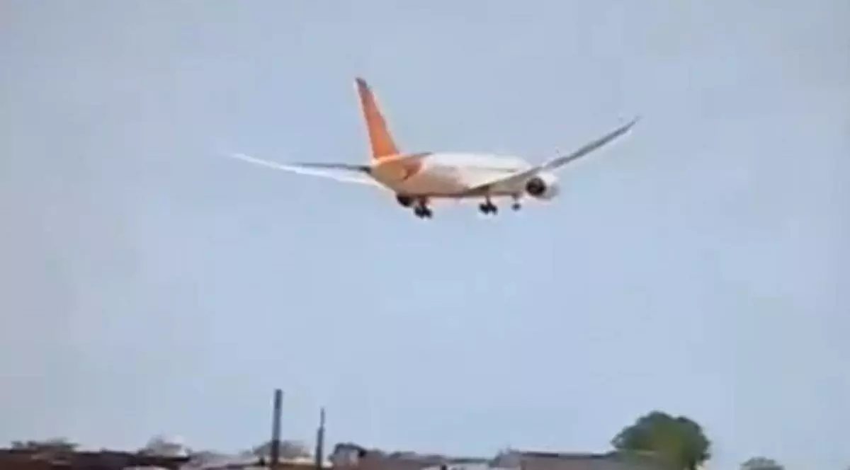 Imagine cu avionul cu peste 200 de oameni la bord înainte de a se prăbuși în India