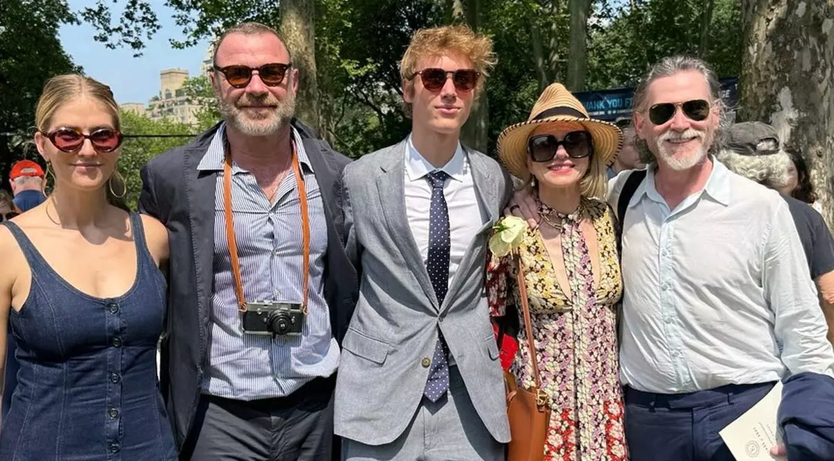 Liev Schreiber și Naomi Watts, alături de fiul lor, Sasha, dar și de actualii lor parteneri, Taylor Neisen și Billy Crudup