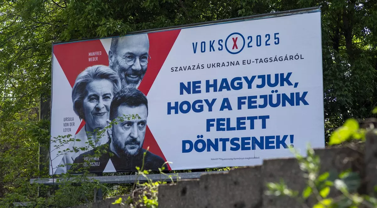 Budapesta. Afiș de propagandă împotriva aderării Ucrainei la UE Foto: Profimedia