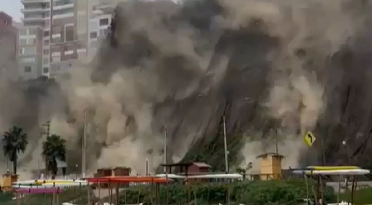 Imagine din timpul cutremurului produs în Peru cu o alunecare de teren