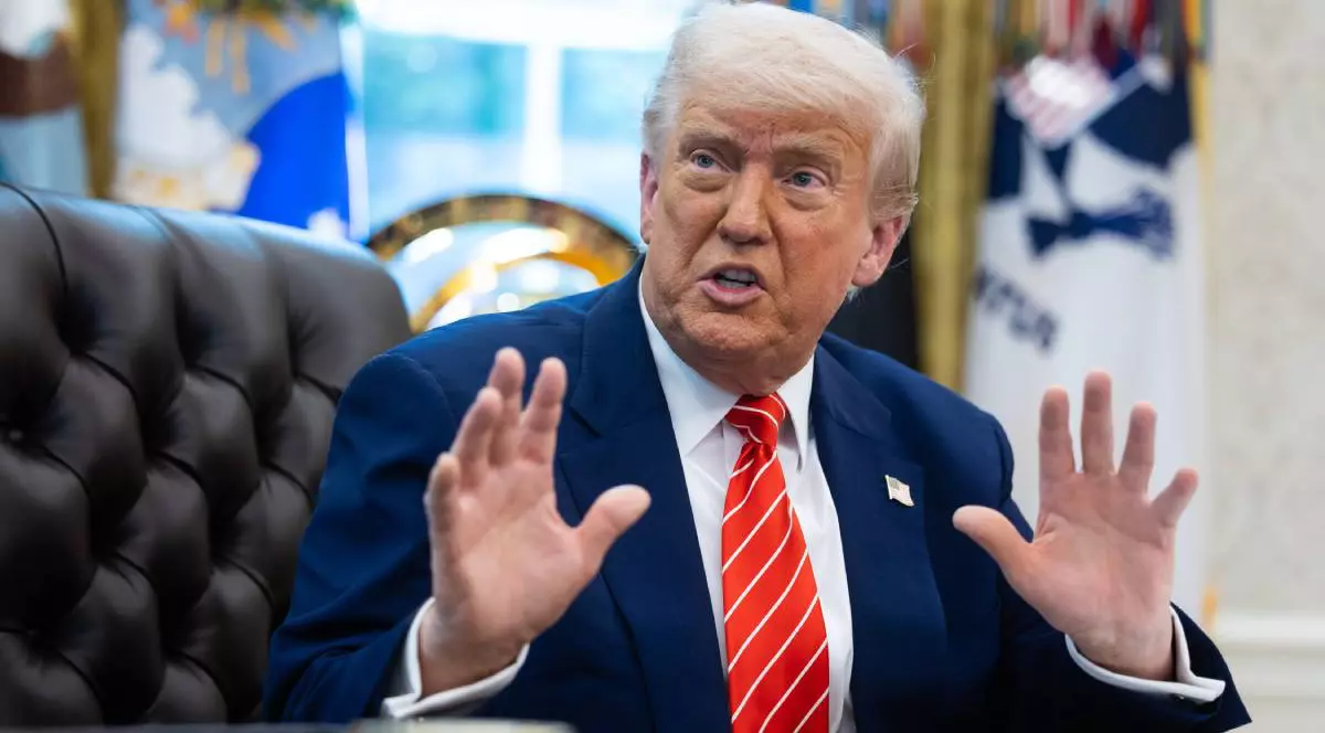 Donald Trump la biroul său de la Casa Albă Foto: Hepta