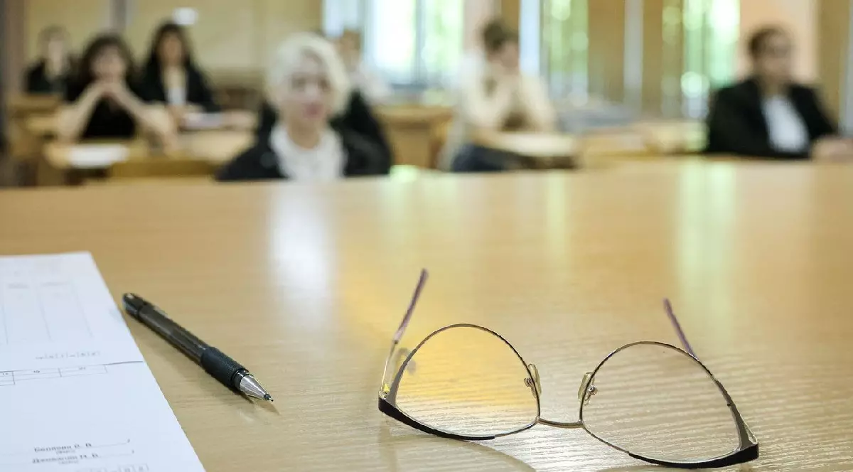 RUSIA, MOSCOVA - 23 MAI 2025: Are loc un examen de stat unificat pentru tinerii de la școala secundară nr. 1290