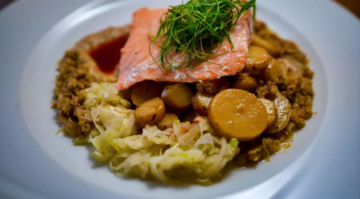 Somonul din farfuria ta conține mai puțini omega-3 decât crezi. Cum s-a ajuns aici și ce e de făcut