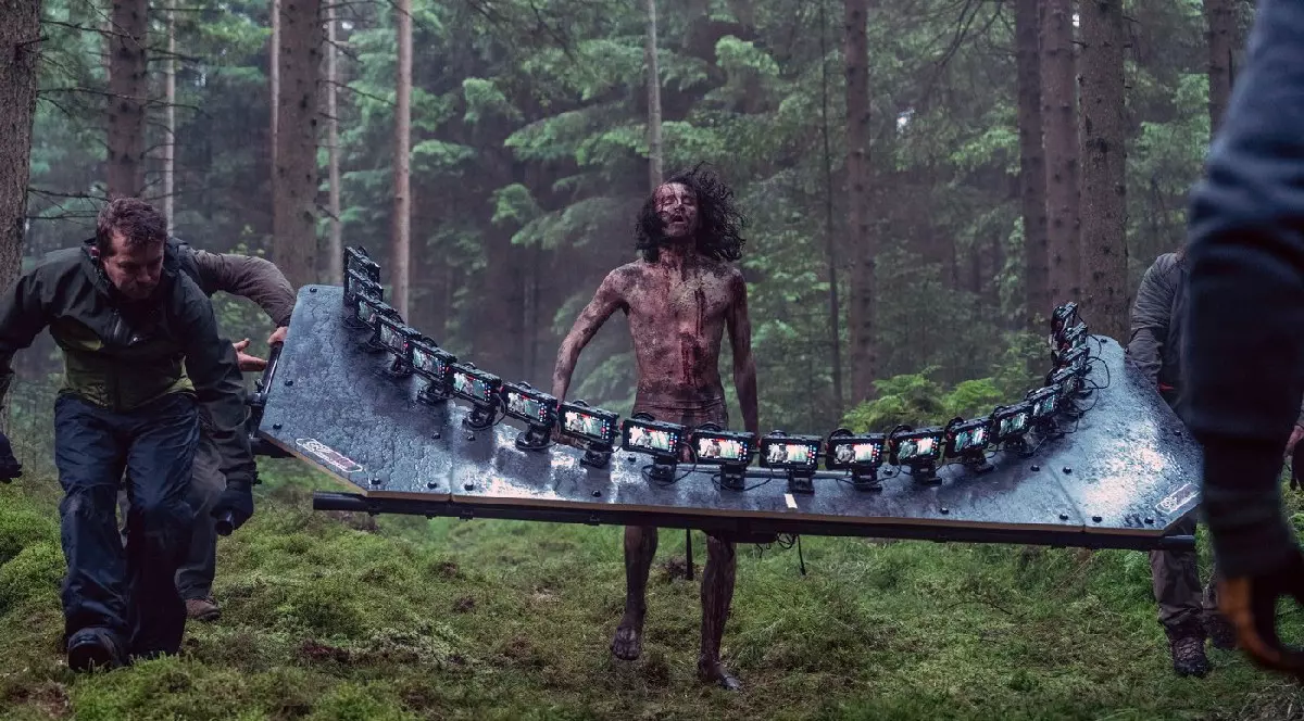 Scenă din filmul 28 de ani mai târziu (2025), filmat cu mai multe iPhone-uri