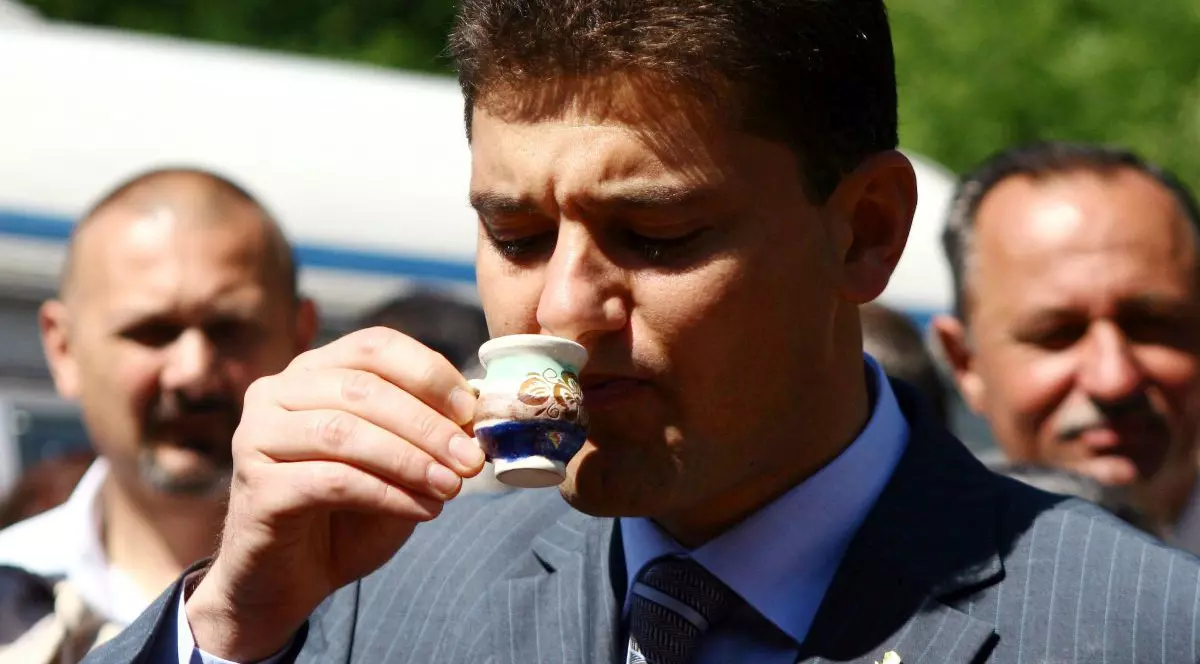 Cristian Boureanu participa la cea de a VIII-a editie a Festivalului Tuicii de la Cosesti, Arges, duminica, 31 mai 2009.