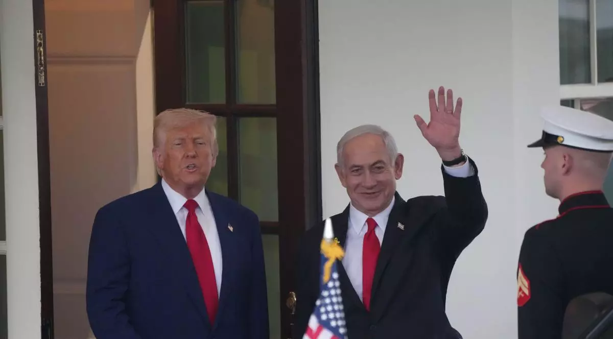 Benjamni Netanyahu este întâmpinat la Casa Albă de Donald Trump
