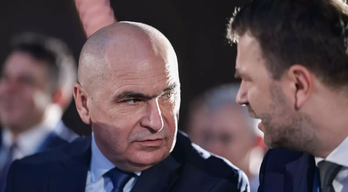 Premierul desemnat, Ilie Bolojan, vorbește cu președintele USR, Cătălin Drulă, la congresul USR de sâmbătă, 21 iunie 2025