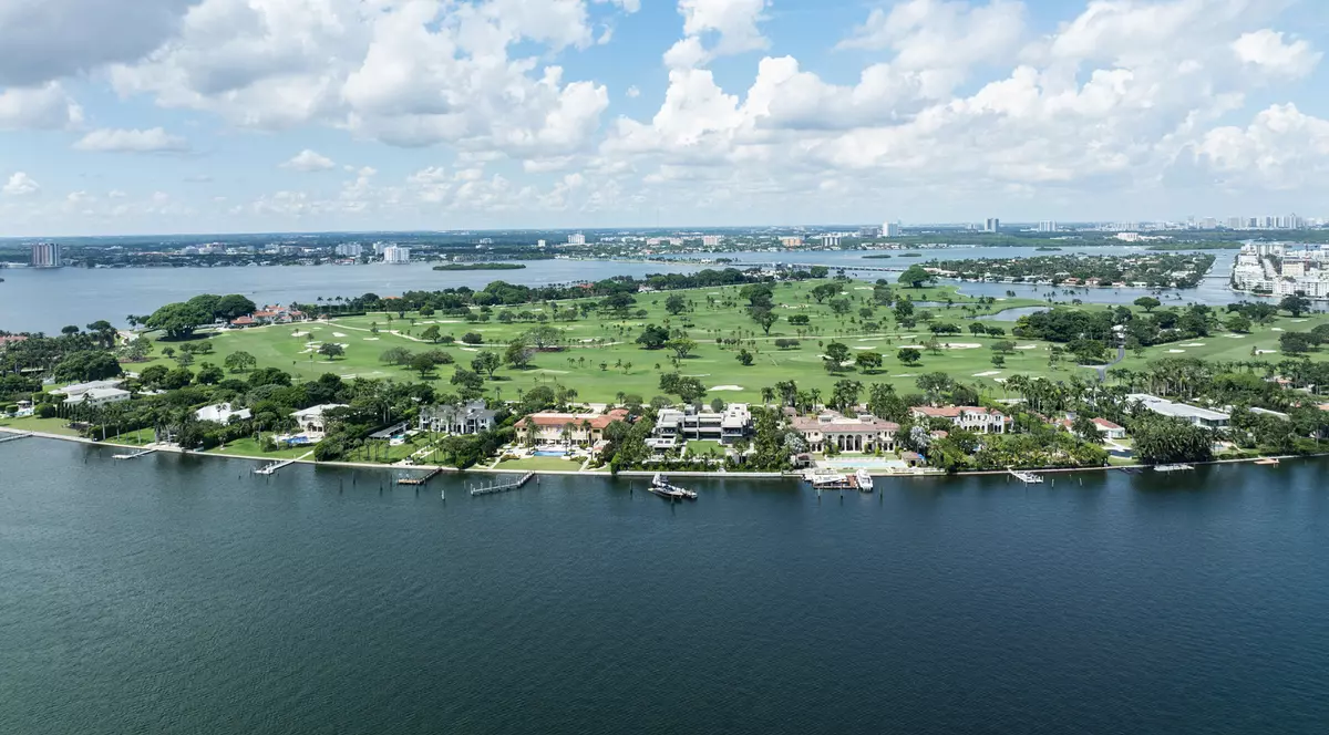 Pe „Insula miliardarilor” sunt vile de lux cu câte 10 toalete, dar fără canalizare. Cât cere orașul vecin să-i lase să se lege la rețea pe Jeff Bezos și Ivanka Trump