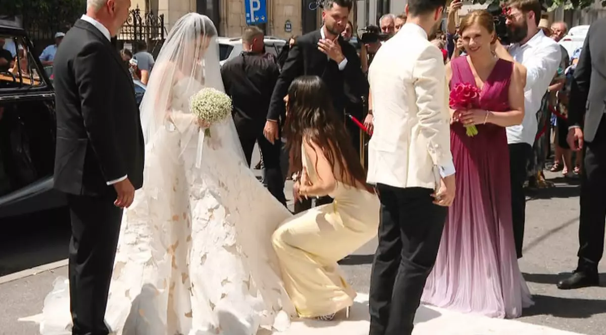 Kira Hagi, înainte de a intra în Biserica Visarion. Foto: captură Digisport