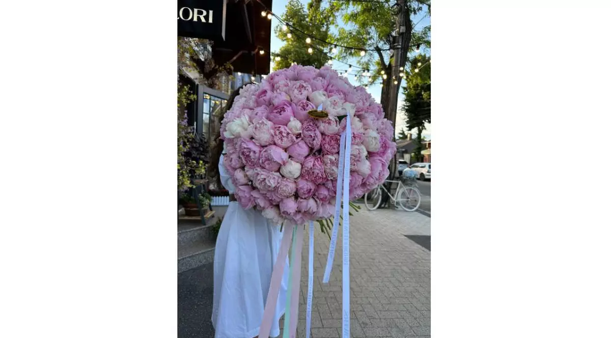 Cum să păstrezi un buchet de bujori proaspăt mai mult timp?