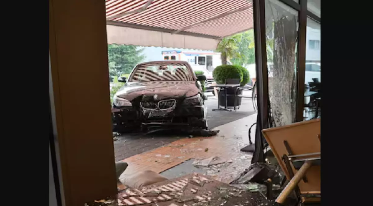 4 răniți, dintre care 2 grav, după ce un șofer a intrat cu mașina într-o cafenea, la Lucerna, în Elveția