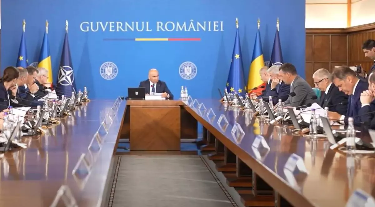 Membrii Guvernului așezați la masă la Palatul Victoria la prima ședință a noului Executiv