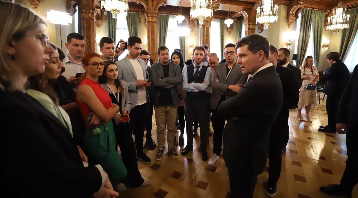 Președintele României, Nicușor Dan, cu jurnaliștii, după prima conferință de presă ținută la Palatul Cotroceni în calitate de șef de stat, pe 4 iunie 2025