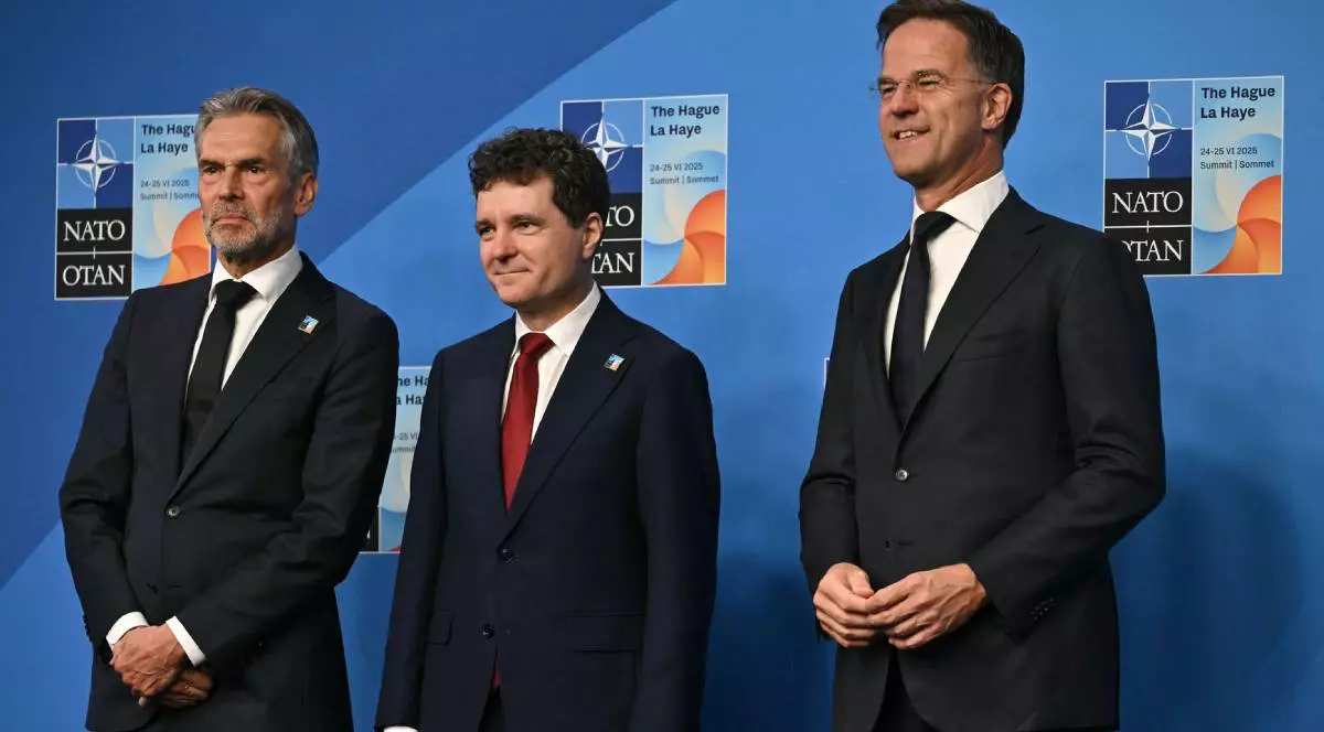 Nicușor Dan la Summitul NATO de la Haga, alături de premierul din Țările de Jos, Dick Schoof și secretarul general al NATO, Mark Rutte