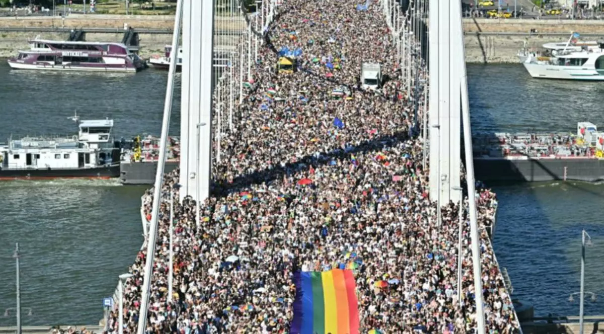 Aproape 200 de mii de oameni s-au adunat la Parada LGBTQ+ din Budapesta, 28 iunie 2025
