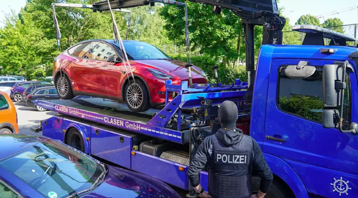 Poliția Federală din Germania a confiscat o mașină ca urmare a a perchezițiilor într-un dosar de falsificare de documente