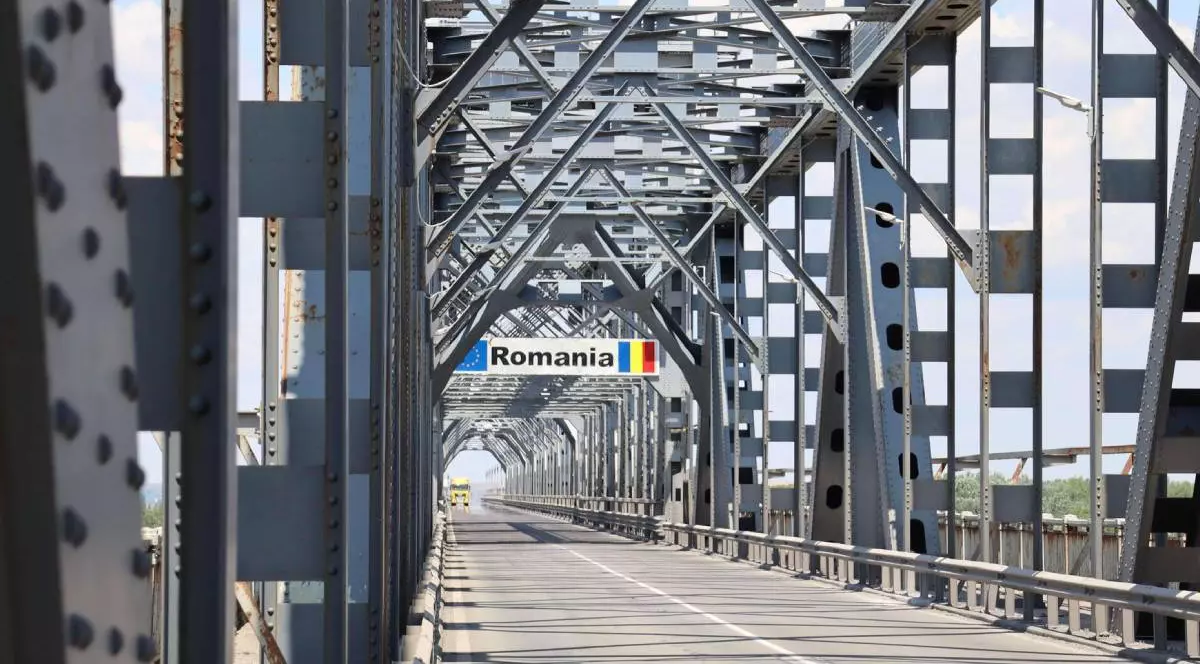 Podul Prieteniei blocat circulației, nu se vede nicio mașină intrând în țară