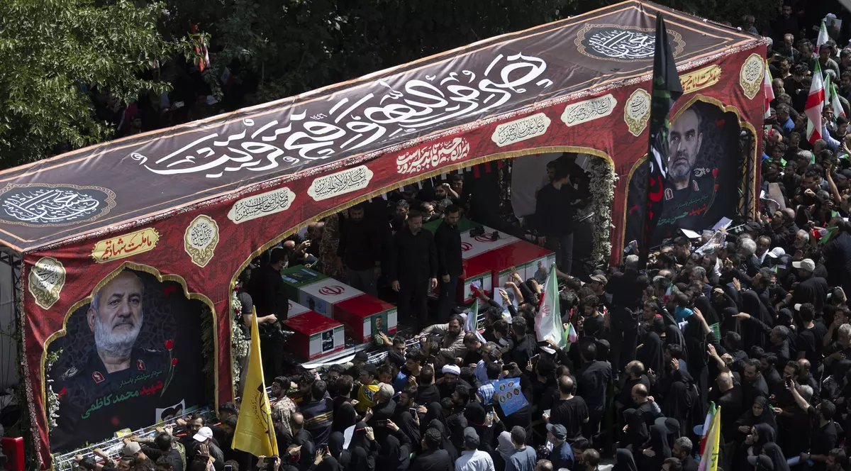 Procesiunea funerară pentru comandanții Corpului Gărzilor Revoluționare Islamice. Foto Profimedia