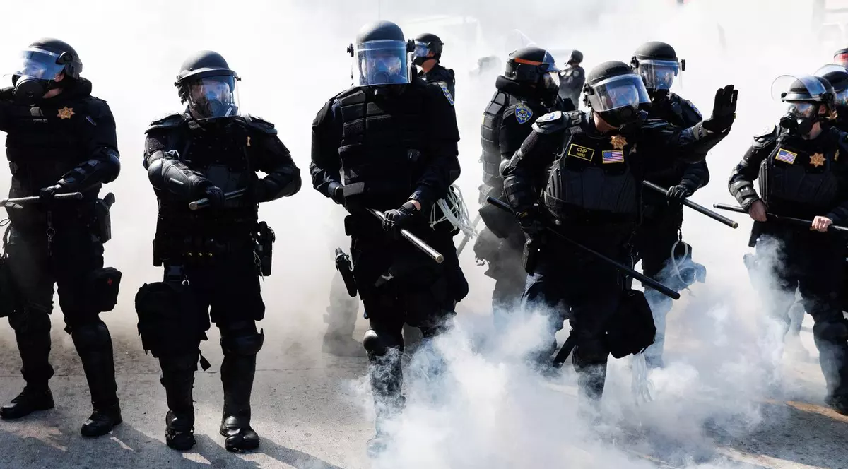 Proteste în Los Angeles. Forțele de ordine, mobilizate pentru reprimarea manifestanților Foto: Profimedia