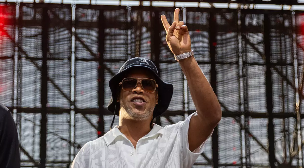 Ronaldinho a ajuns la Cluj-Napoca, pentru meciul demonstrativ de la Sports Festival 2025. Cum a fost primit brazilianul