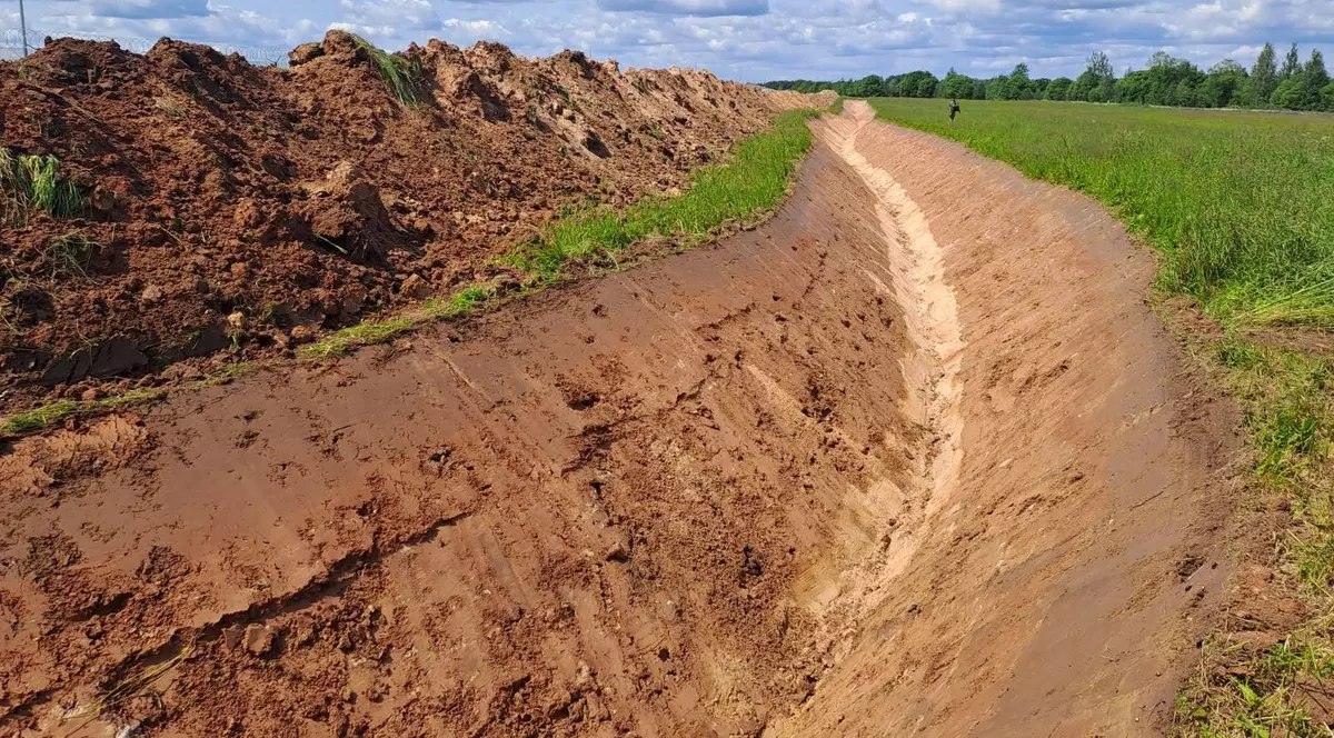 Șanț antitanc construit de Estonia la granița cu Rusia Foto: X @MoD_Estonia