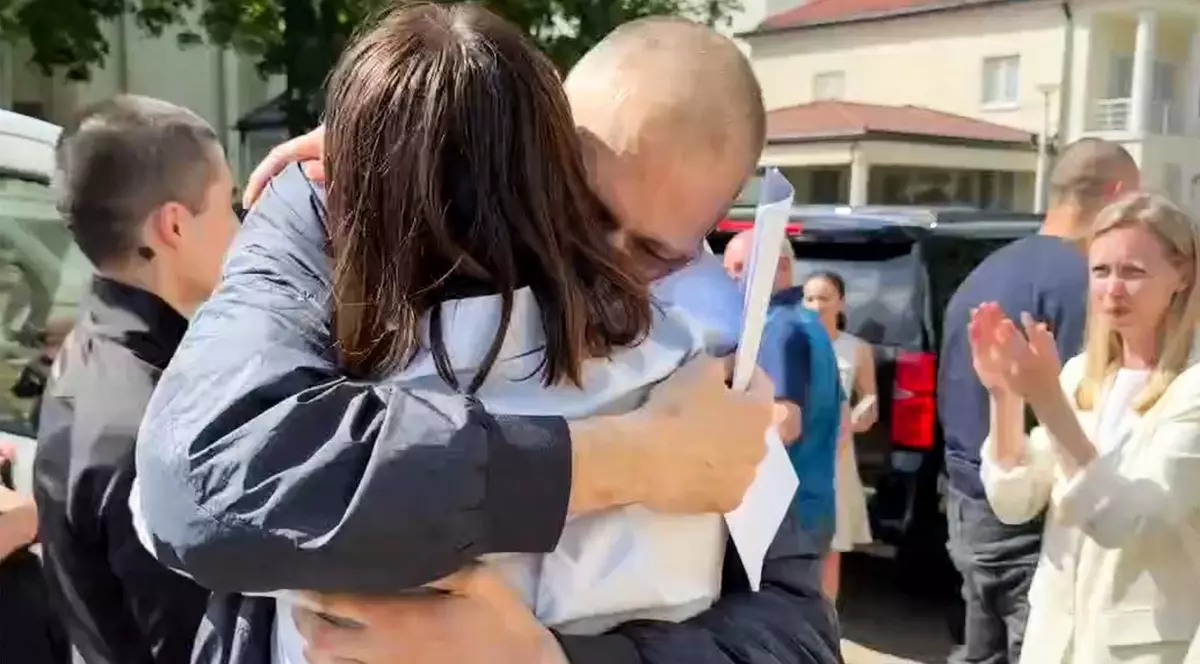 Svetlana Tihanovskaia și soțul ei s-au îmbrățișat din nou după cinci ani Foto: Profimedia