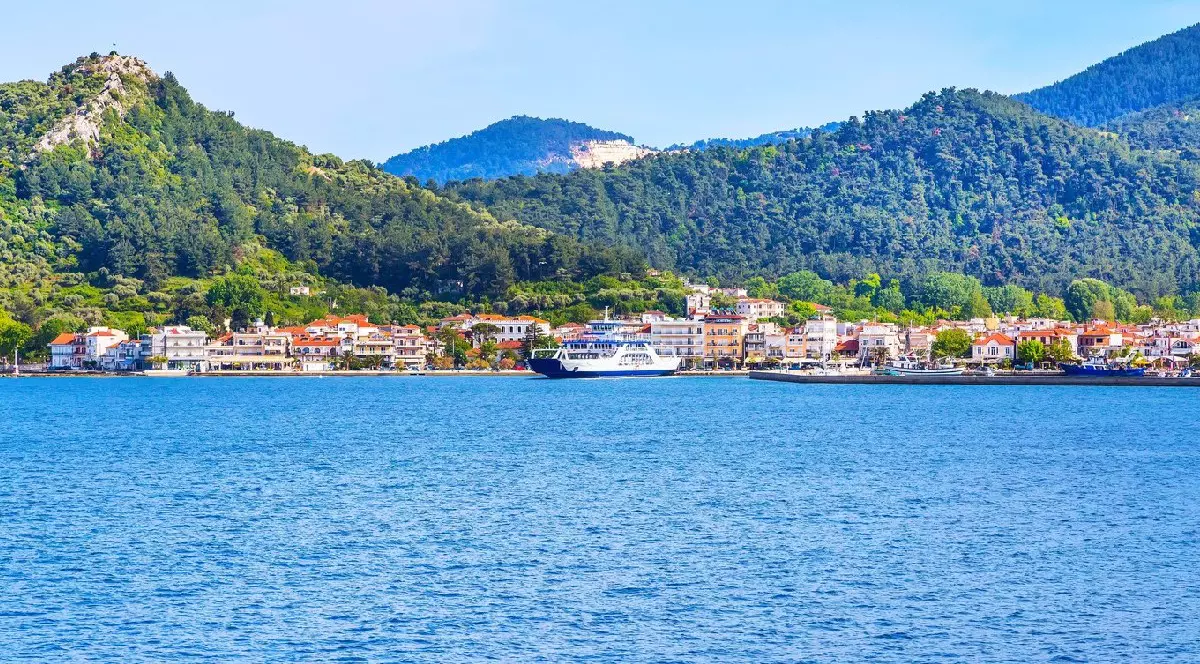 Thassos, Grecia vedere port cu feribot