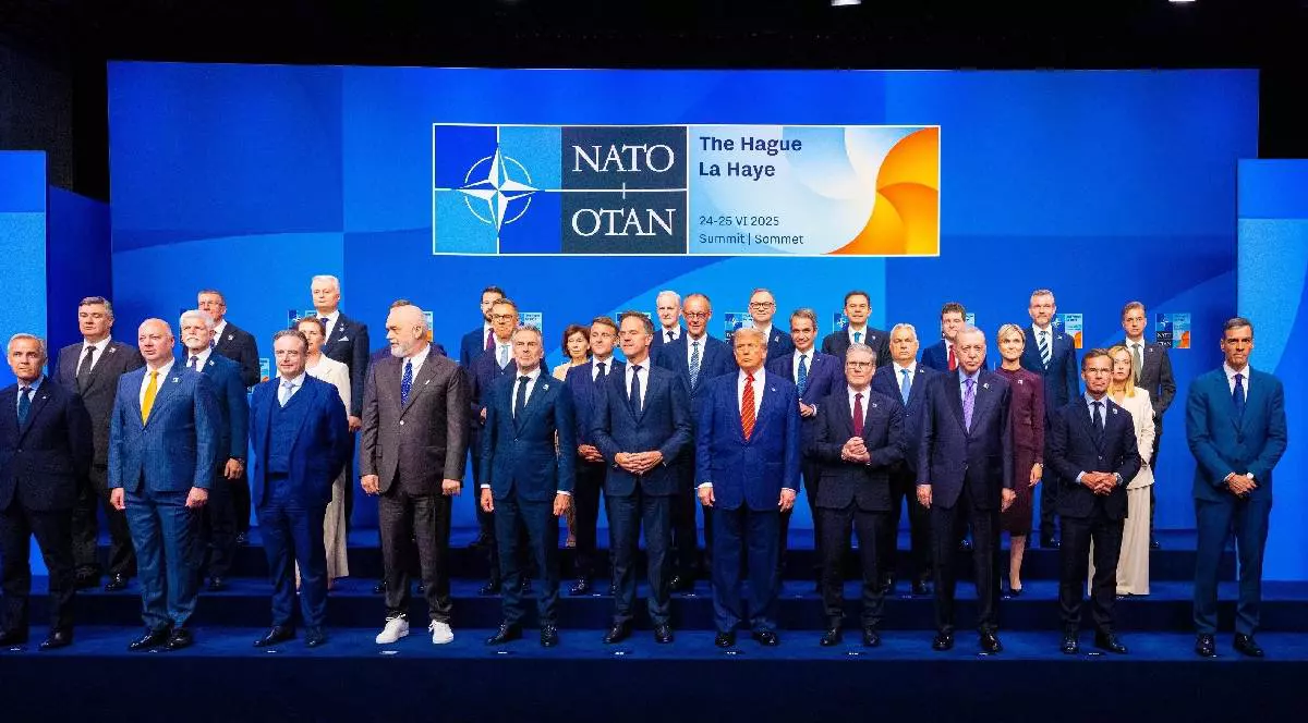 Liderii UE și Donald Trump într-o poză de grup de la întâlnirea NATO