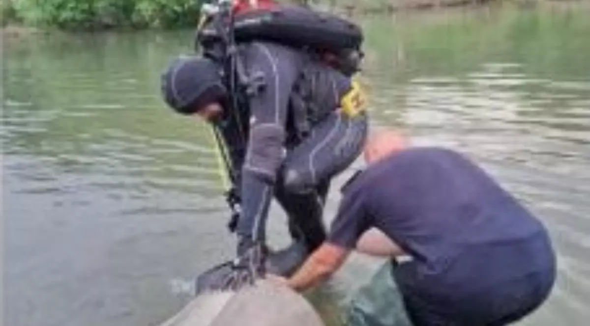 Trupul fetiței a fost căutat de scafandri. Foto ISU Bihor