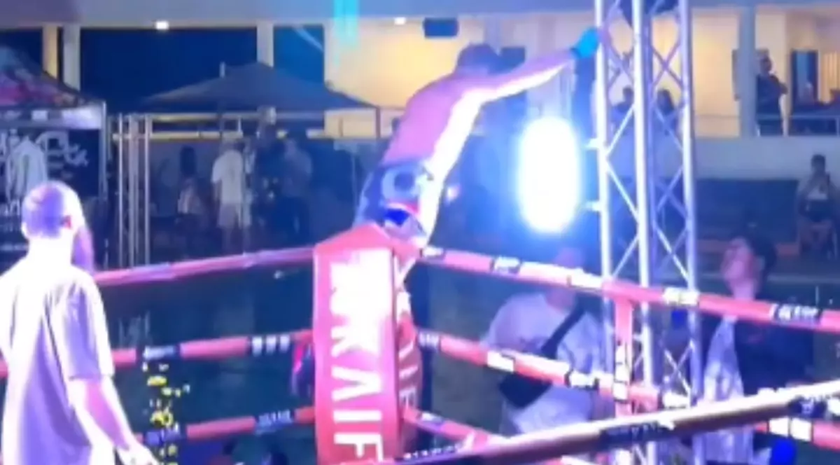 Boxer în timp ce iese din ring, în Thailanda