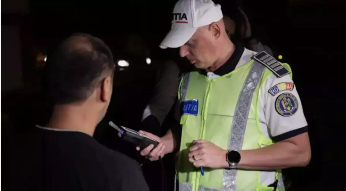 În imagine este ilustrat un bărbat care este testat pentru alcool de către un polițist.