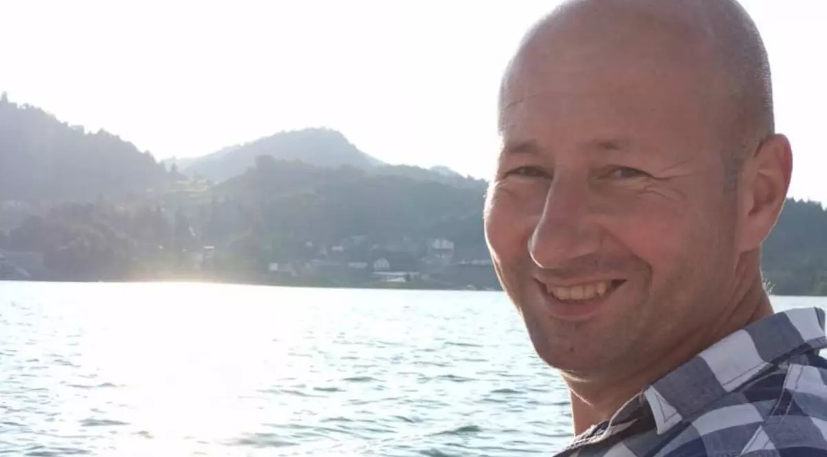 Poză cu marinarul dispărut de la bordul fregatei „Regele Ferdinand”. Viorel Culea este surprins zâmbind în timp ce se află într-o barcă