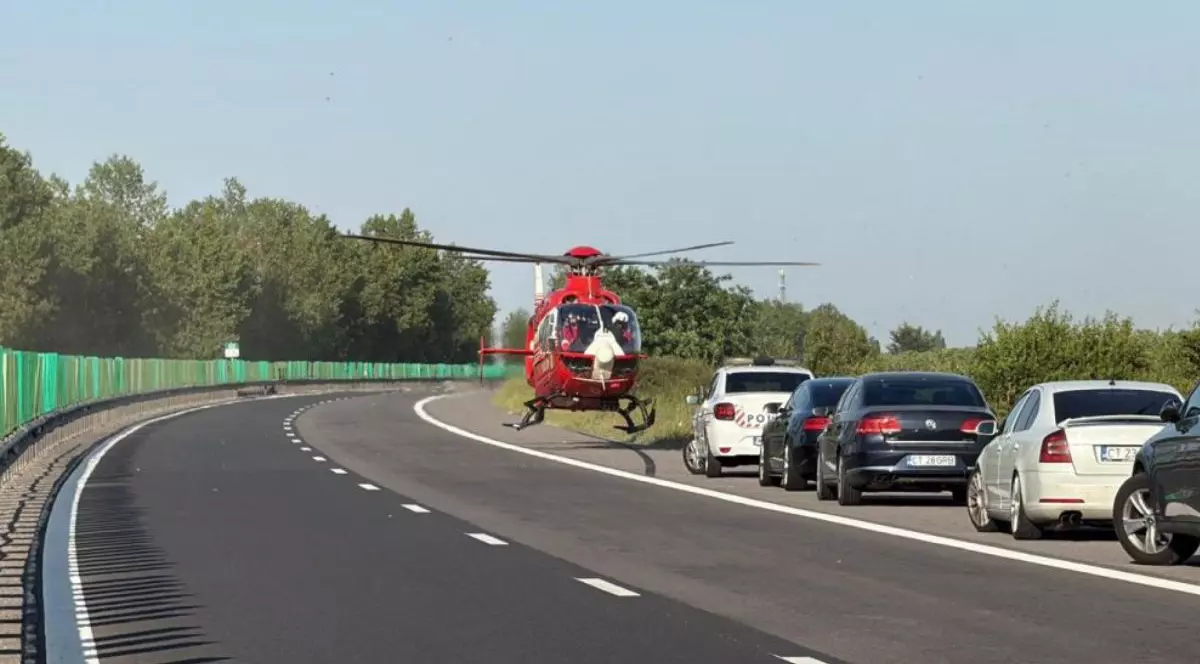 elicopter SMURD aterizat pe marginea Transalpinei, după un accident cu mai multe motociclete