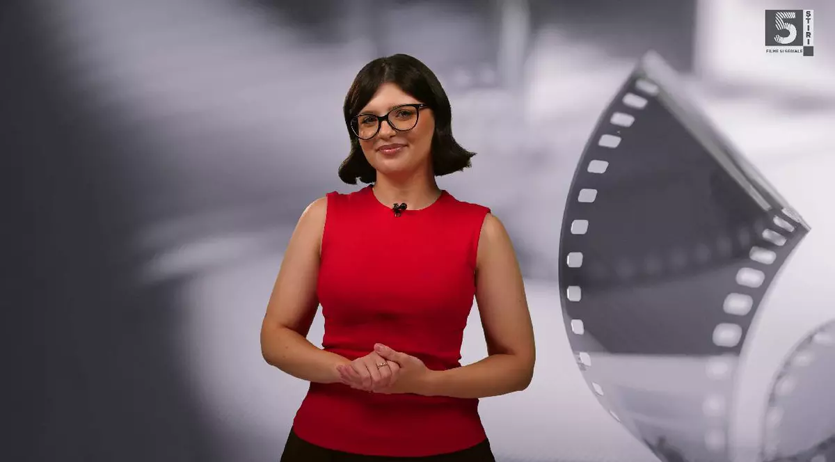 Adelina Duinea ne aduce în această săptămână cele mai virale cinci știri din lumea filmelor și serialelor. Ea poartă o bluză roșie și pe fundal se observă o rolă de film