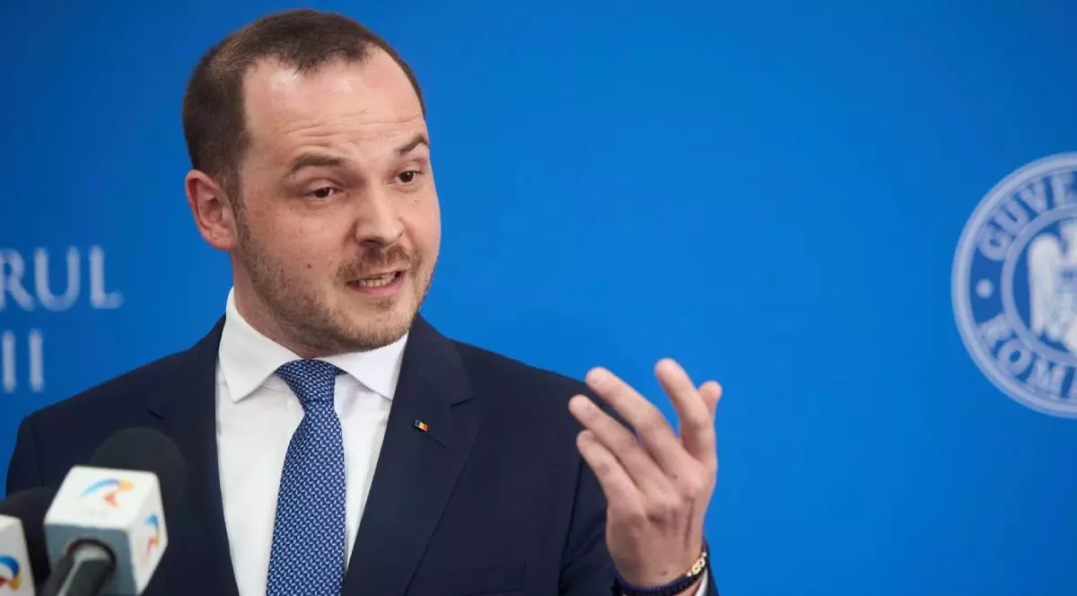 Alexandru Rogobete, ministrul Sănătății din România, vorbește în timpul unei conferințe de presă la sediul ministerului. București, România. 16 iulie 2025