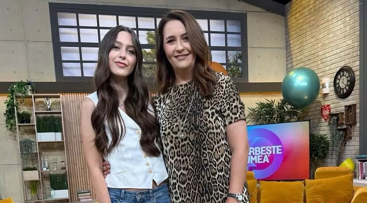 Amalia Năstase, alături de fiica ei, Emma Năstase, în platoul emisiunii „Vorbește Lumea”, de la PRO TV