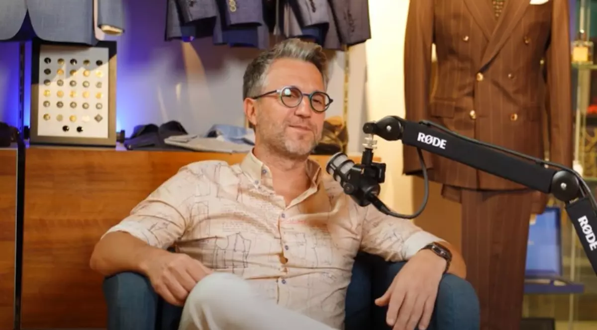 Andi Moisescu își spală și calcă singur