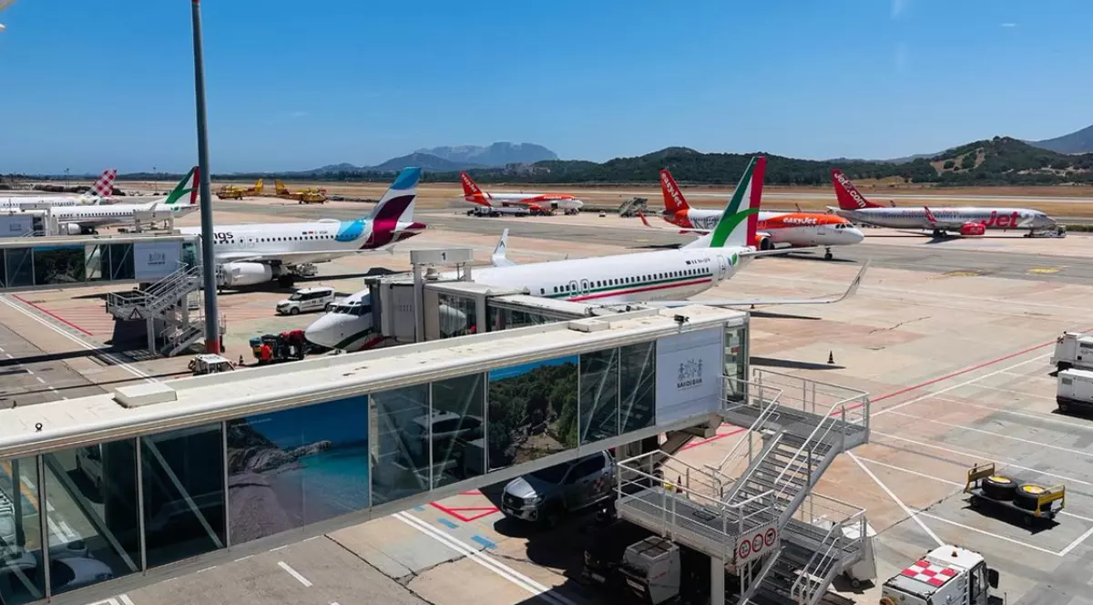 Avioane blocate pe aeroportul din Olbia Captură X @Olbia-Airport